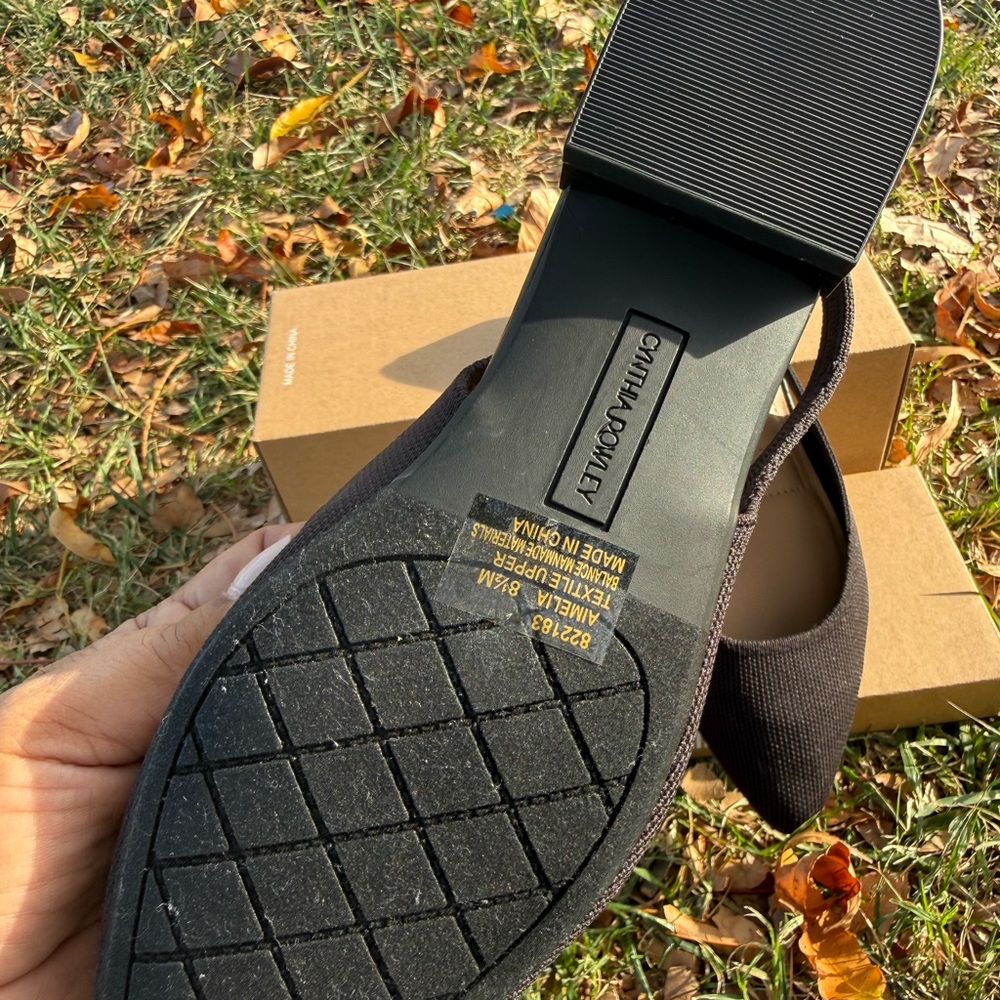 Cynthia Rowley Elegant Black Slingback Heels - Picture 3 of 3